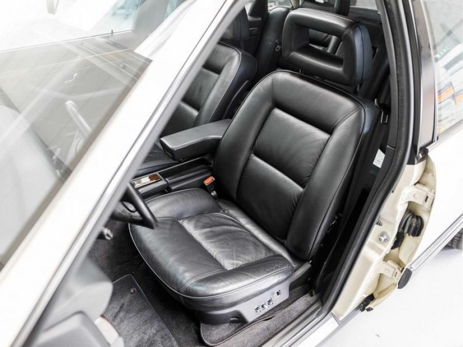 Интерьер Audi V8 1990 года  (EU) (фото 47 из 84)